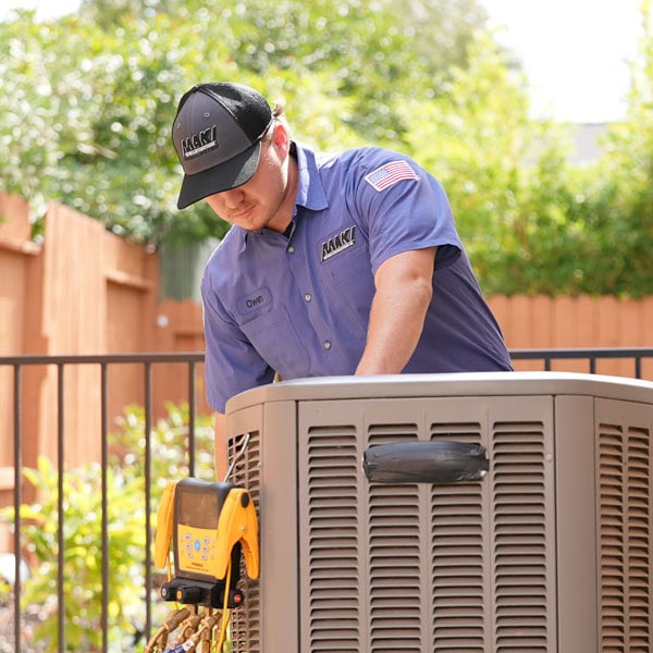 Maki Heating & Air Conditioning technician working on outdoor air conditioning unit